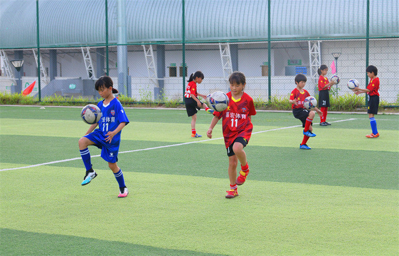 Jiangxi : à la poursuite de ses rêves sur le terrain de football