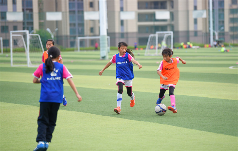 Jiangxi : à la poursuite de ses rêves sur le terrain de football