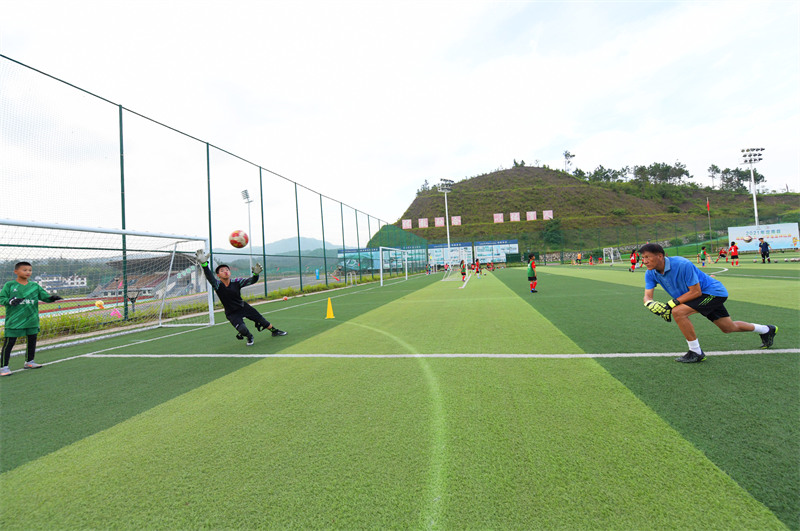 Jiangxi : à la poursuite de ses rêves sur le terrain de football