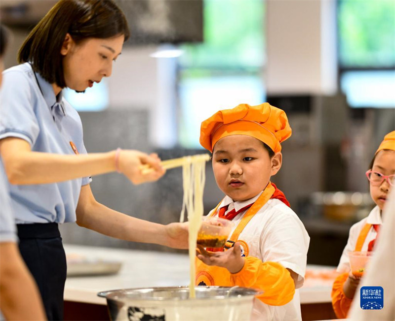 Chongqing : un cours ? épicé et délicieux ? de petites nouilles pour les enfants