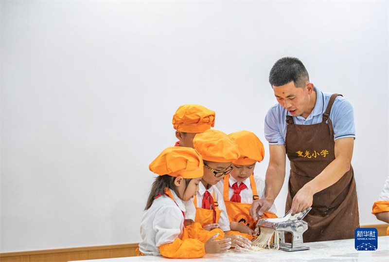 Chongqing : un cours ? épicé et délicieux ? de petites nouilles pour les enfants