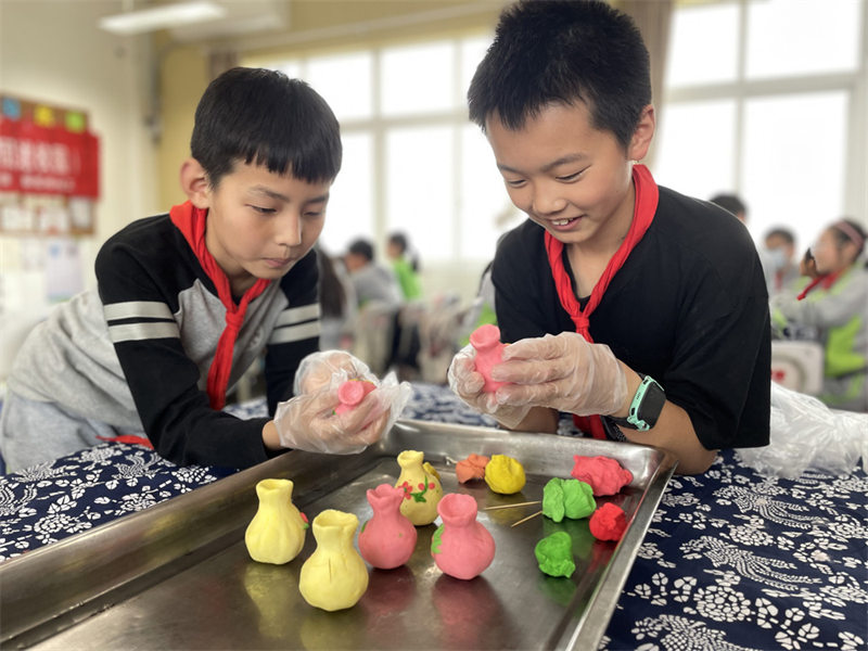 L'entrée du patrimoine culturel immatériel dans les écoles permet la transmission de la culture chinoise