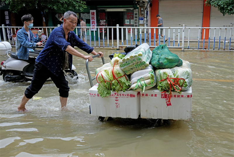 Guangxi : des opérations de sauvetage d'urgence en cours à Rongshui