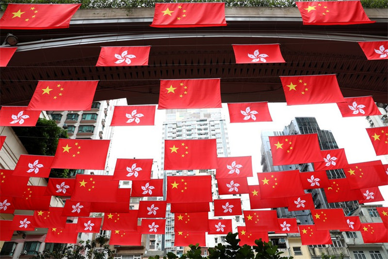 Décorations pour célébrer le 25e anniversaire du retour de Hong Kong à la patrie