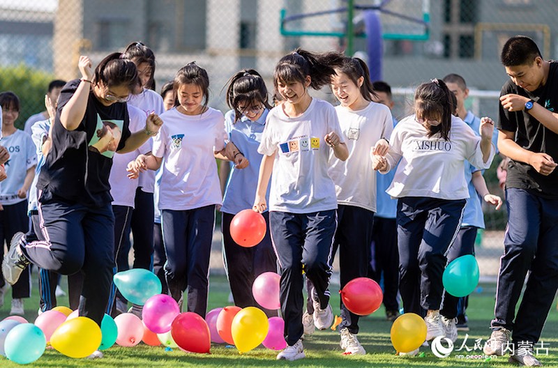 Hohhot : des activités variées organisées pour gérer le stress des élèves de troisième année