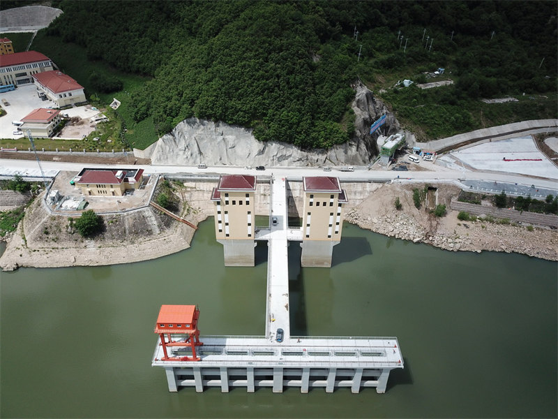 La centrale électrique de stockage par pompage à la plus haute latitude de Chine entièrement mise en service pour produire de l'électricité