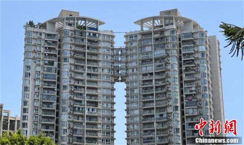 Des ? chateaux en Espagne ? dans un quartier résidentiel à Chongqing, avec des pièces suspendues dans l'air