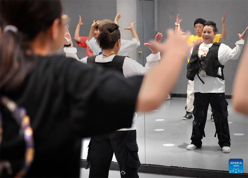 Henan : un groupe de danse de rue agé de 45 à 71 ans fait le buzz en ligne