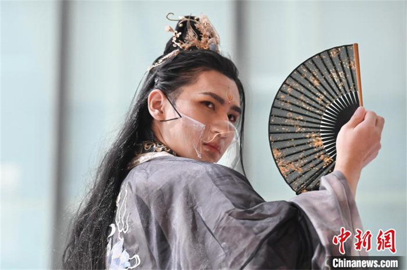 Hong Kong : 20 participants se disputent le titre du concours mondial de mannequins en costumes chinois