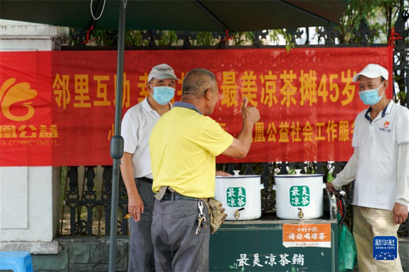 Zhejiang : un relais chaleureux du ? plus beau stand de thé frais ? à Hangzhou