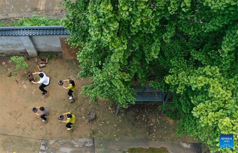 Jiangxi : un amateur d'arts martiaux donne une classe d'entra?nement pour les enfants locaux