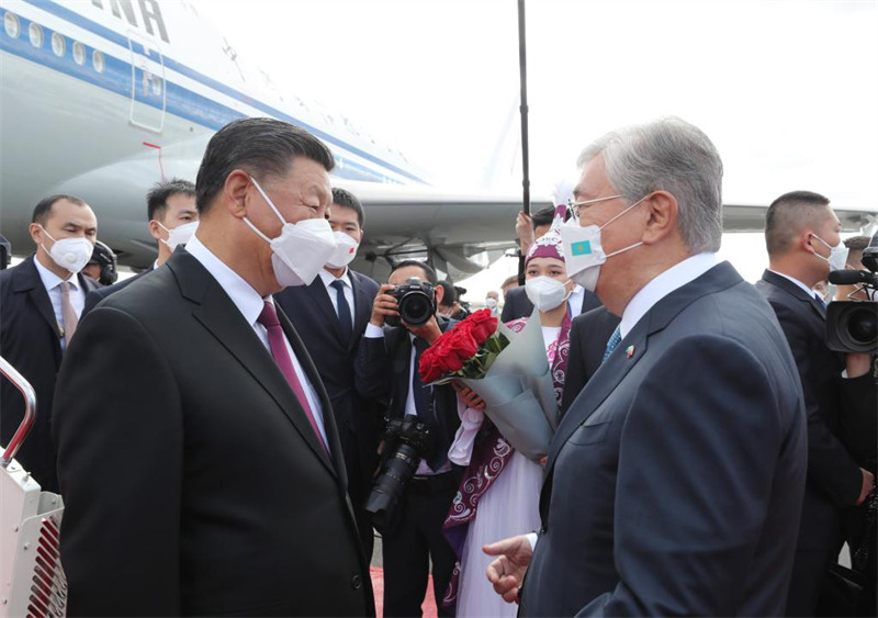 Xi Jinping arrive au Kazakhstan pour une visite d'Etat