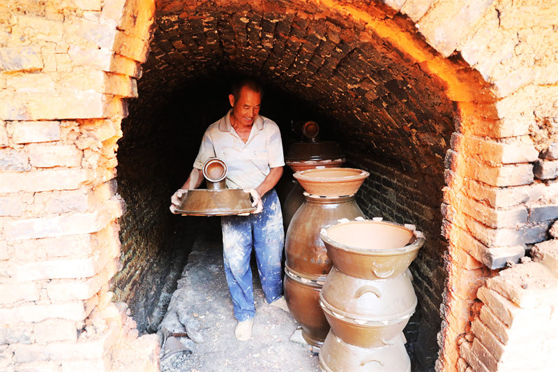 Dans le Hunan, l'artisanat de la poterie millénaire reprend de la vitalité