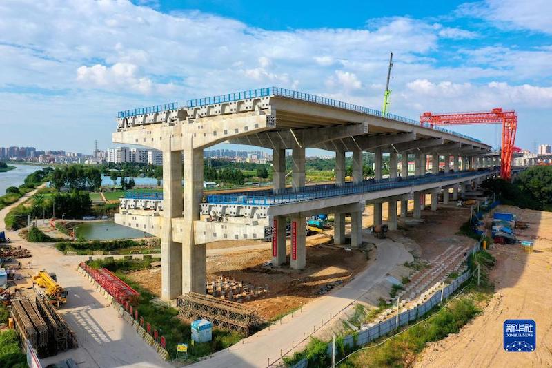 L'autoroute à double niveau en construction à Dongguan, pour l'économie de ressources des terres 