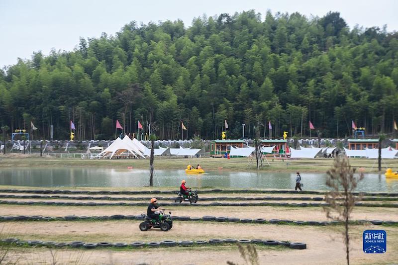 Comment un ancien ? village minier ? du Zhejiang s'est transformé en un lieu touristique rural