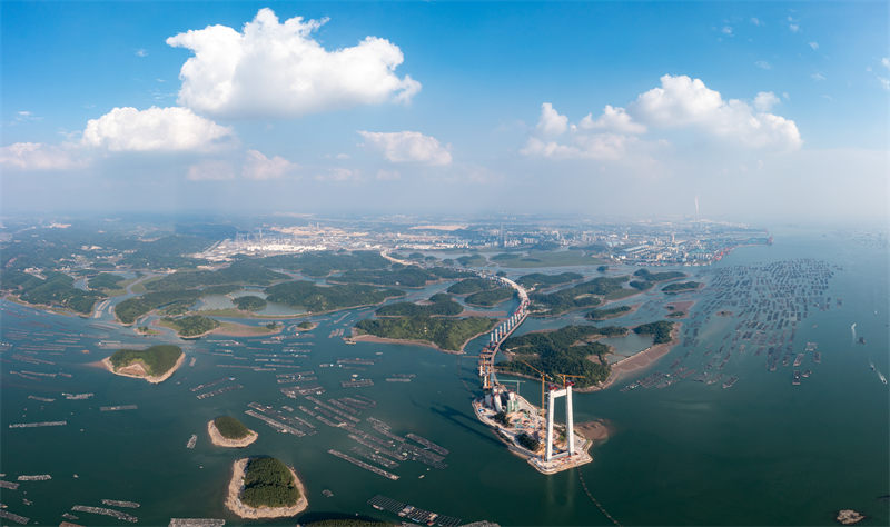 Guangxi : la construction du pont de Longmen est en cours