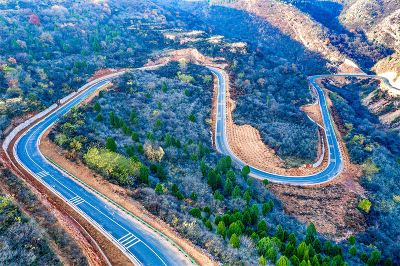 Shanxi : l'autoroute touristique n° 1 du fleuve Jaune serpente dans les montagnes