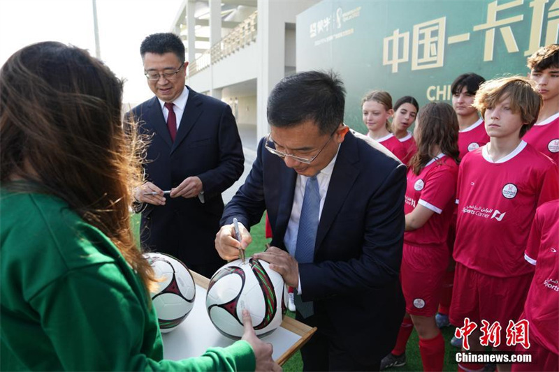 Un événement d'échange de football entre adolescents chinois et qatariens organisé à Doha