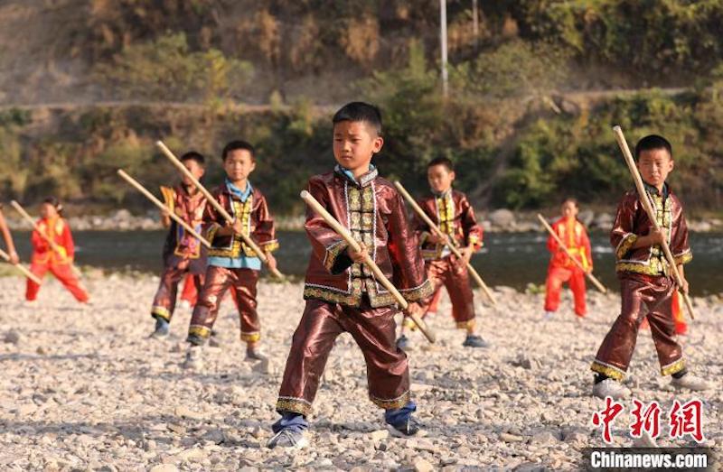 Guizhou : les arts martiaux entrent sur le campus pour renforcer le corps des élèves à Jianhe