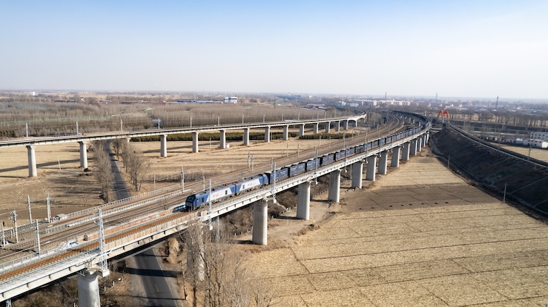 Mongolie intérieure : l'approvisionnement et le transport en charbon d'hiver à pleine charge à Hohhot