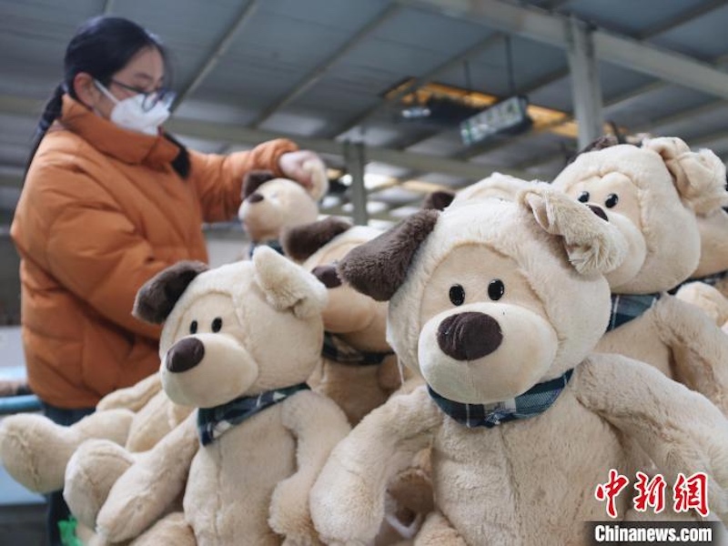 Shandong : les jouets en peluche fabriqués à Heze se vendent bien à l'étranger