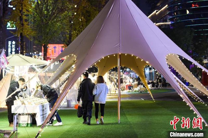 Chongqing ：de nombreux marchés nocturnes rouvrent, dynamisant la nouvelle vitalité de la ville