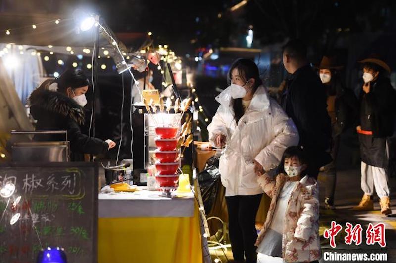 Chongqing ：de nombreux marchés nocturnes rouvrent, dynamisant la nouvelle vitalité de la ville