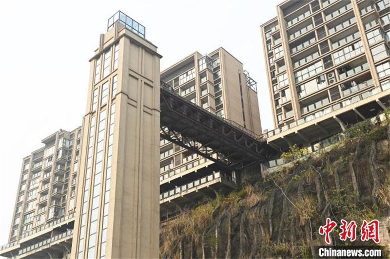 A la découverte des batiments résidentiels équipés d'un ascenseur de falaise à Chongqing