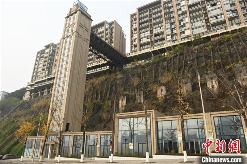 A la découverte des batiments résidentiels équipés d'un ascenseur de falaise à Chongqing