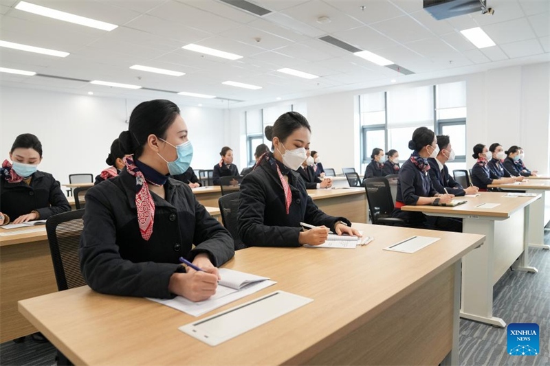 Les agents de bord participent à des formations intensives pour assurer le bon fonctionnement du C919 à Shanghai