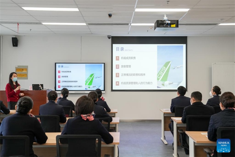 Les agents de bord participent à des formations intensives pour assurer le bon fonctionnement du C919 à Shanghai