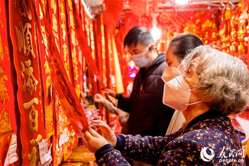 Fujian : les rues de Fuzhou sont pleines de rouge du Nouvel An chinois