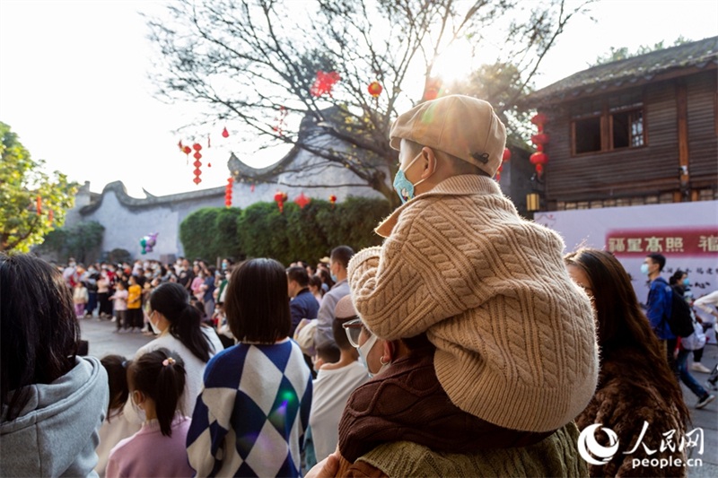 Fujian : les rues de Fuzhou sont pleines de rouge du Nouvel An chinois