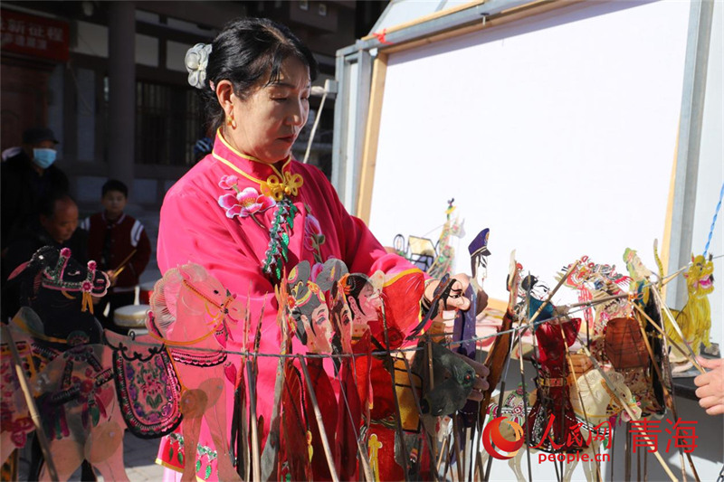 Qinghai : le théatre d'ombres chinoises de Hehuang est ? vivant ? et la saveur du Nouvel An est forte