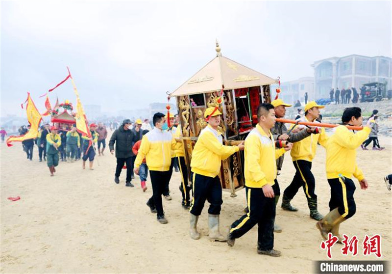 Fujian : porter un palanquin jusqu'à la mer pour prier pour le bonheur, une tradition folklorique de Putian