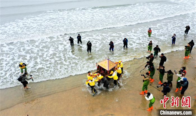 Fujian : porter un palanquin jusqu'à la mer pour prier pour le bonheur, une tradition folklorique de Putian