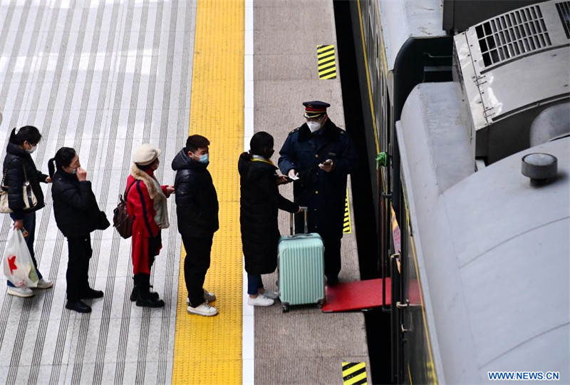 Le pic des voyages de la fête du Printemps en Chine se termine par une reprise des chiffres du transport