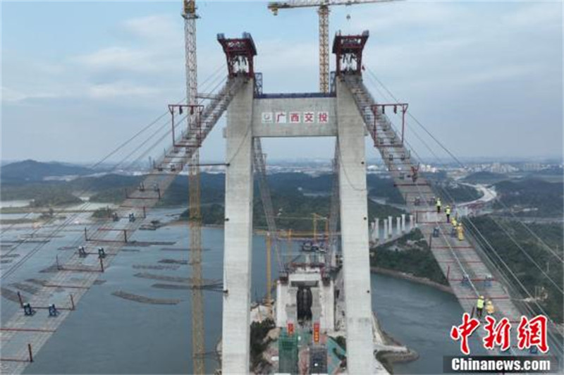 Le plus long pont maritime du Guangxi est entré dans la phase de pose du cable principal