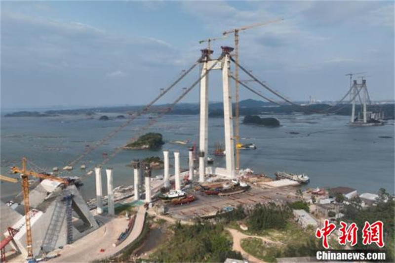 Le plus long pont maritime du Guangxi est entré dans la phase de pose du cable principal