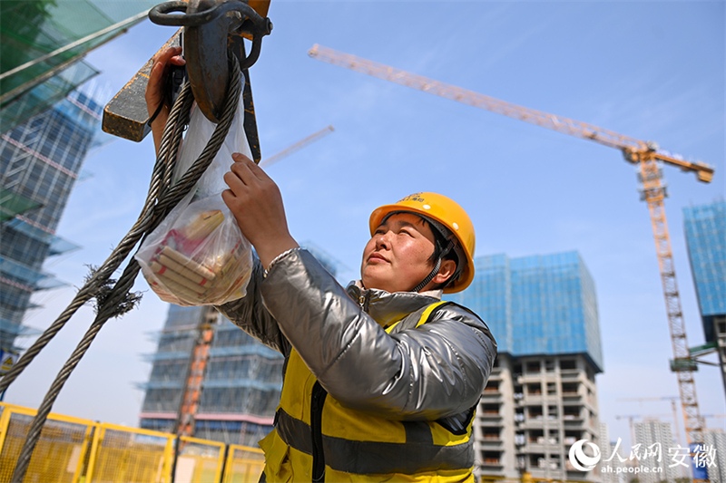 En photos : des ouvrières sur un chantier de construction dans l'Anhui