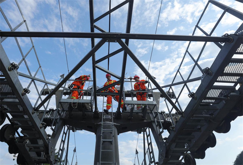 Hunan : un exercice de sauvetage à haute altitude du téléphérique organisé à Zhangjiajie