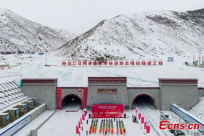 Tibet : fin du percement de la ligne gauche du Tunnel de Guigala sur l'autoroute S5