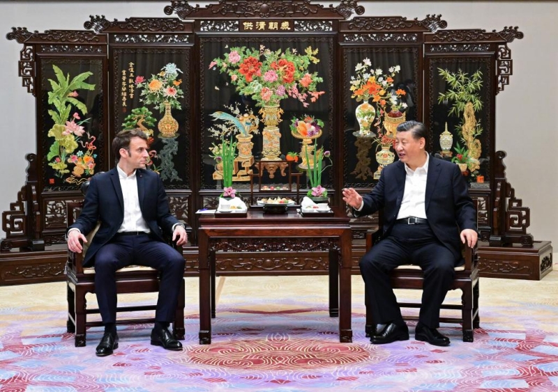 Xi Jinping et Emmanuel Macron tiennent une réunion informelle en Chine