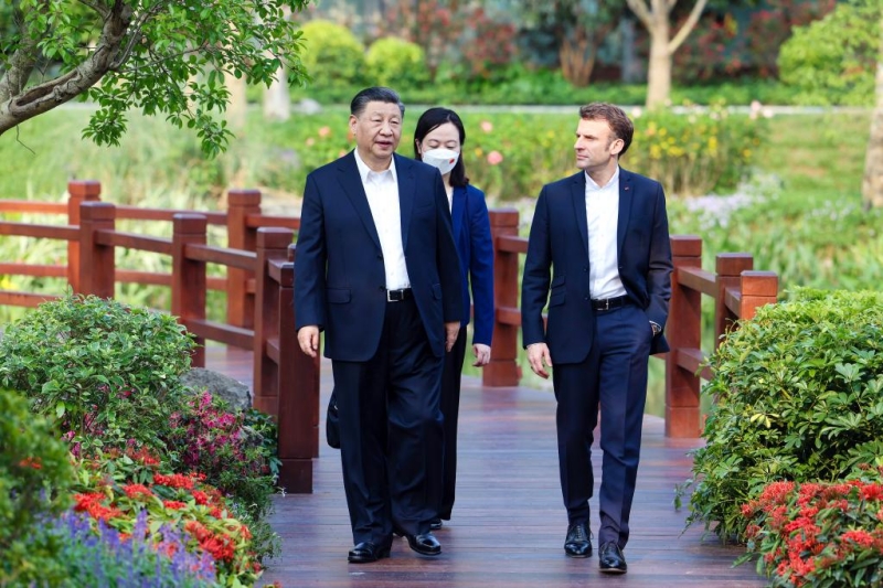 Xi Jinping et Emmanuel Macron tiennent une réunion informelle en Chine