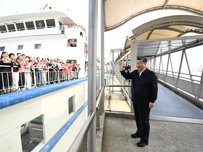 Xi Jinping inspecte la province chinoise du Guangdong