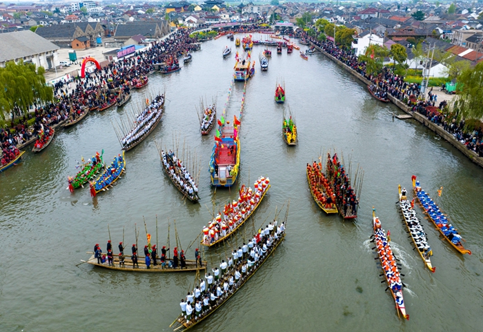 Jiangsu : la foire aux bateaux de Maoshan?à Xinghua