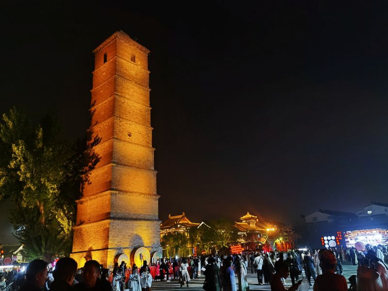 Henan : à la découverte de?la beauté du?Hanfu à?Luoyi