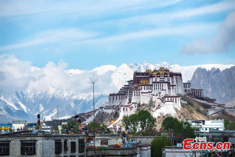 Tibet : le Palais du Potala après la neige à Lhassa