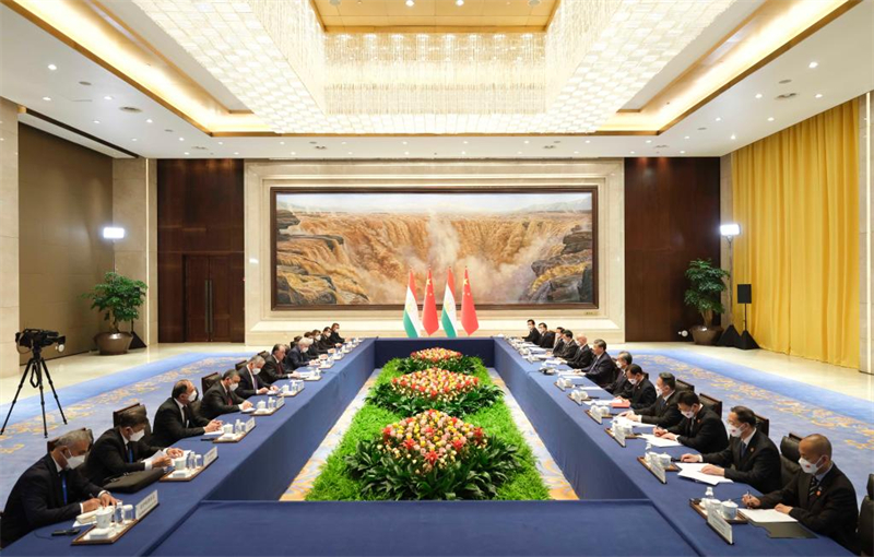 Xi Jinping s'entretient avec le président tadjik