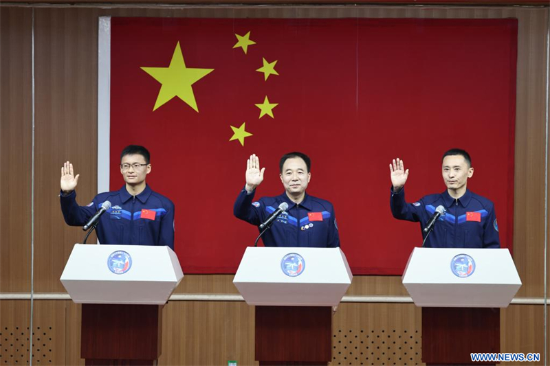 Les astronautes de la mission chinoise Shenzhou-16 rencontrent la presse